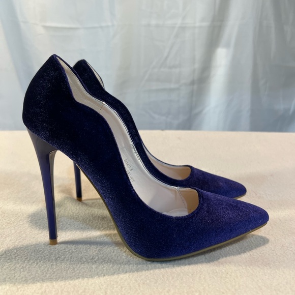 New Calvin Klein Spring/Summer Floral Dress - Picture 5 of 10